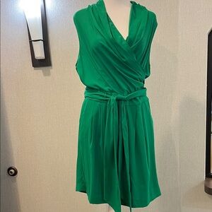 Elegant Green Sleeveless Wrap Dress